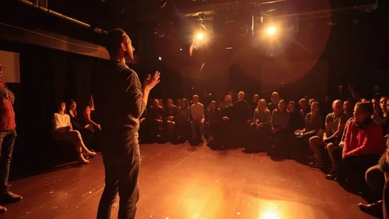 Comment la compagnie Impro Alsace révolutionne-t-elle l'improvisation théâtrale à Strasbourg ?