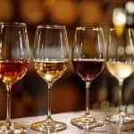 Découvrez les top 3 bars à vins recommandés en Alsace par le sommelier Romain Iltis !