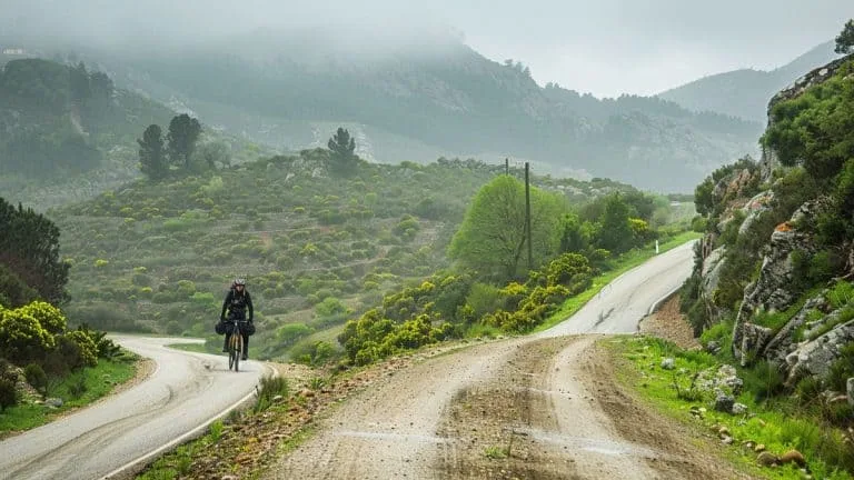 Explorer de nouveaux horizons à vélo : les secrets pour franchir les frontières en toute liberté