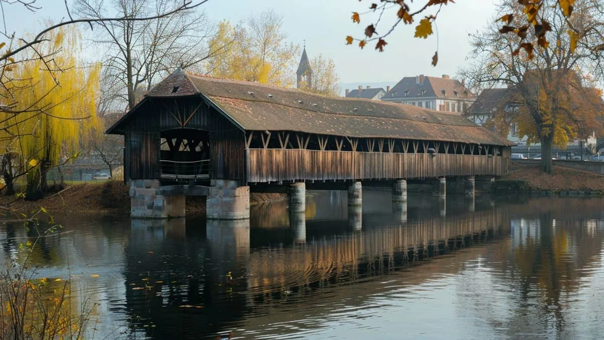 Monuments historiques à Strasbourg : partez à la découverte des trésors cachés de la ville - Alsace Voyage The Covered Bridges: a symbol of Strasbourg with stunning views of the Ill.