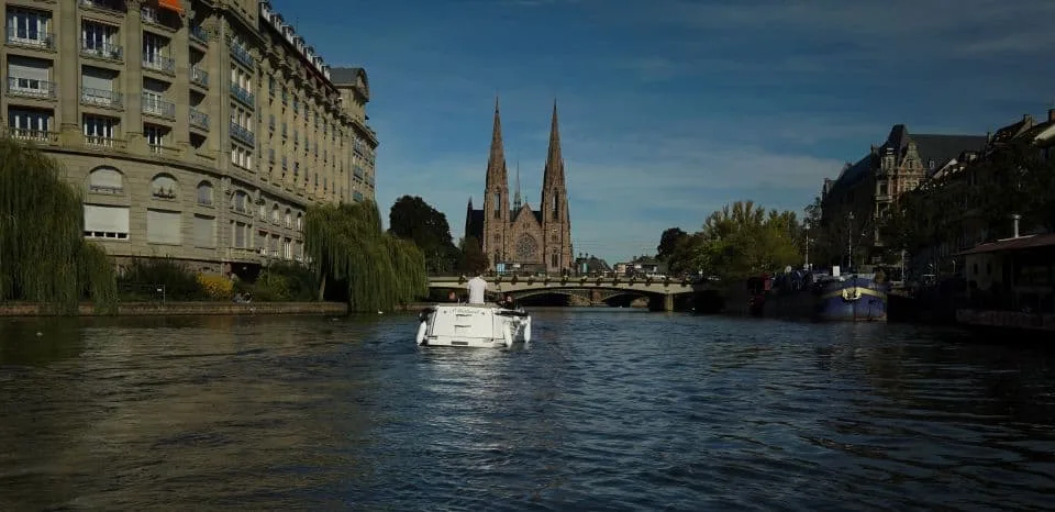 Strasbourg: private guided tour of the city by boat - Alsace Voyage Strasbourg - visite privée et guidée de la ville en bateau