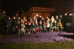 découvrez le marché de noël 2024 à grussenheim, un événement féerique rempli de lumières scintillantes, de stands artisanaux, de délices culinaires et d'animations pour toute la famille. vivez la magie des fêtes dans une ambiance conviviale et chaleureuse !