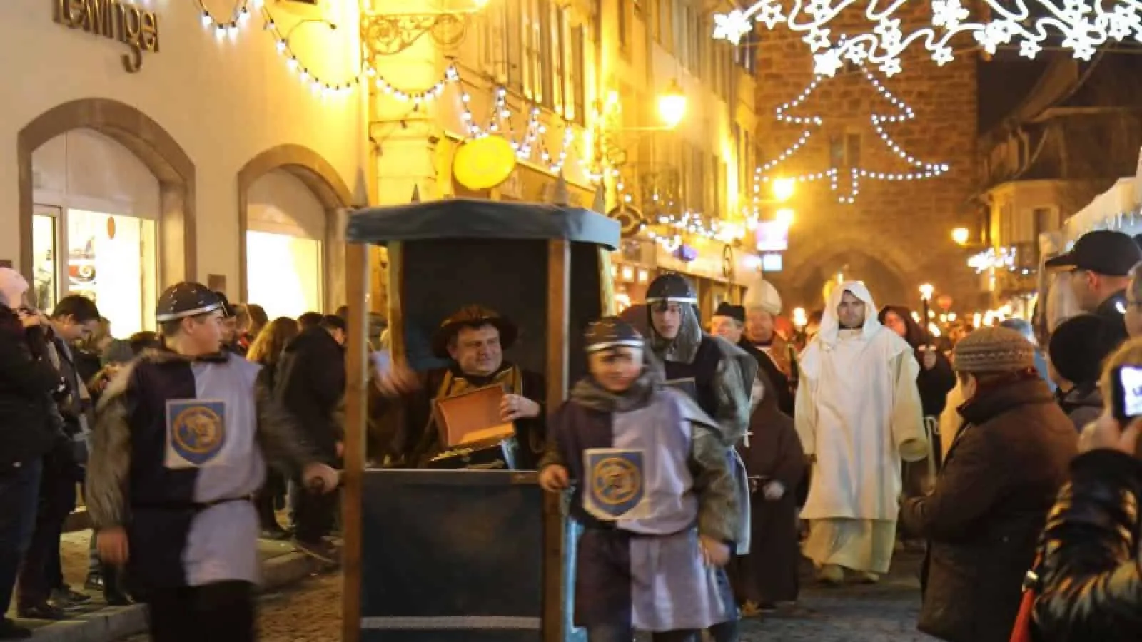 découvrez la magie du marché de noël 2024 à molsheim ! plongez dans une ambiance festive avec des artisans locaux, des produits authentiques et des animations enchanteuses pour toute la famille. ne manquez pas cet événement incontournable de la saison !
