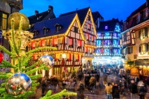 découvrez l'atmosphère féerique du marché de noël de wissembourg en 2024, où artisans locaux et traditions se rencontrent pour vous offrir des créations uniques, des spécialités culinaires et des animations festives. plongez dans la magie des fêtes dans un cadre enchanteur!