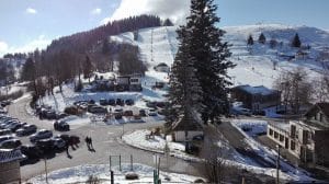 découvrez le domaine skiable de brabant-bresse, un véritable paradis pour les amateurs de glisse. profitez de ses pistes variées, de ses paysages magnifiques et des activités après-ski tout en vous ressourçant au cœur des montagnes. que vous soyez débutant ou expert, brabant-bresse offre une expérience inoubliable pour toute la famille.